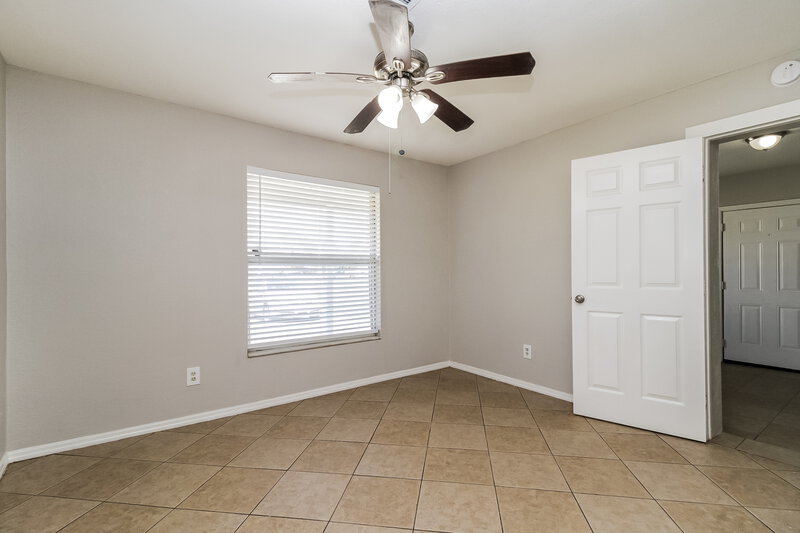 1,715/Mo, 4764 Miramar Rd Orlando, FL 32811 Main Bedroom View 2