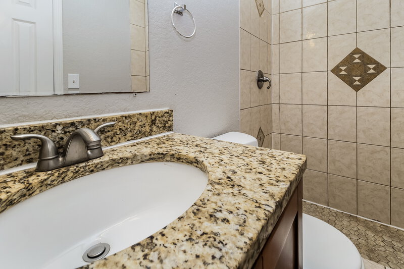 1,715/Mo, 4764 Miramar Rd Orlando, FL 32811 Main Bathroom View