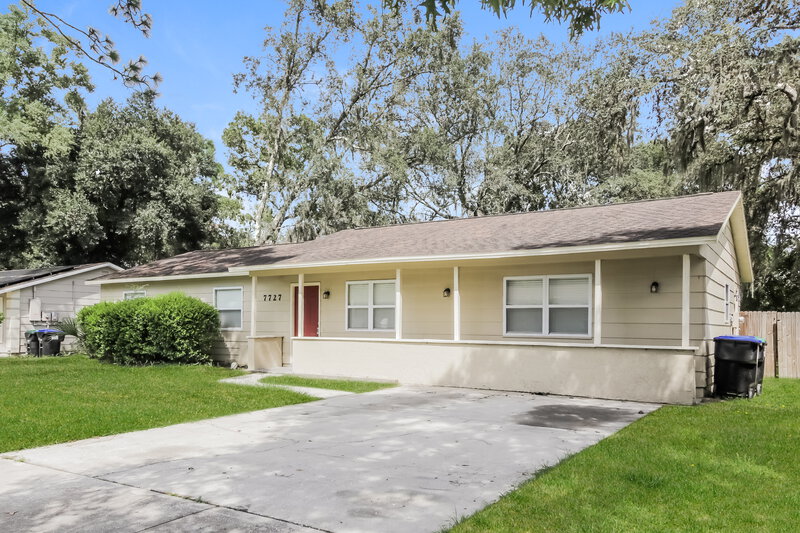 1,915/Mo, 7727 Range Dr Orlando, FL 32810 Front View