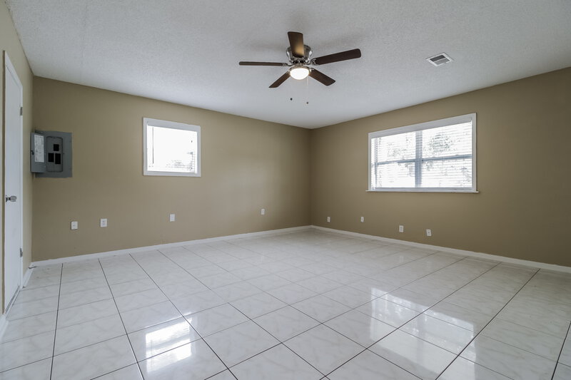 1,915/Mo, 7727 Range Dr Orlando, FL 32810 Living Room View 3