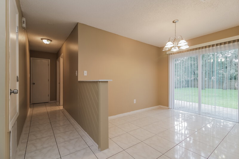 1,915/Mo, 7727 Range Dr Orlando, FL 32810 Dining Room View 3