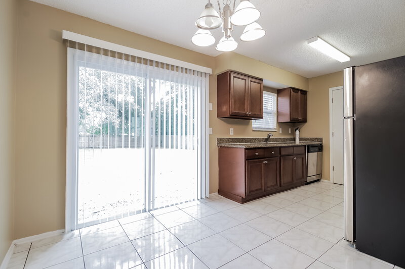1,915/Mo, 7727 Range Dr Orlando, FL 32810 Dining Room View 4