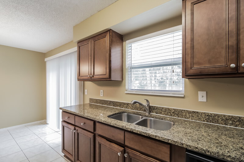 1,915/Mo, 7727 Range Dr Orlando, FL 32810 Kitchen View 2