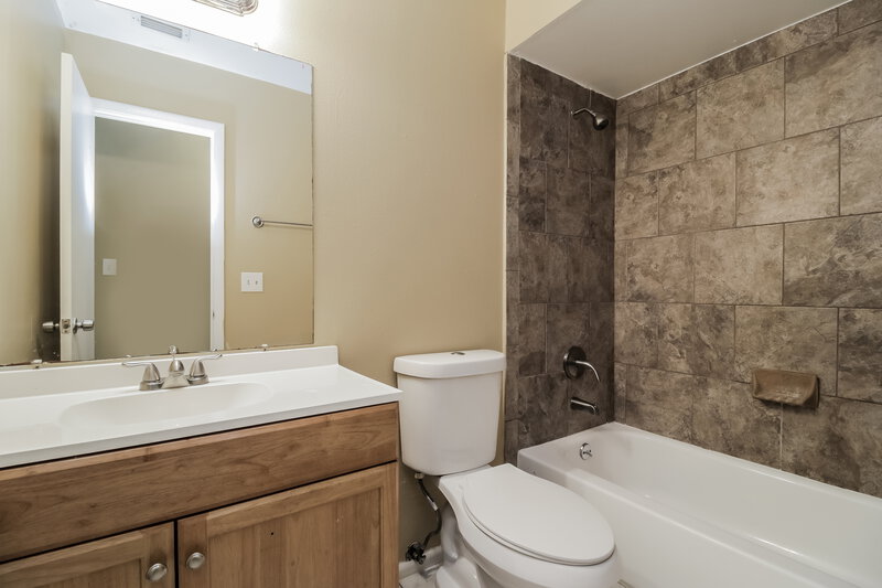 1,915/Mo, 7727 Range Dr Orlando, FL 32810 Bathroom View