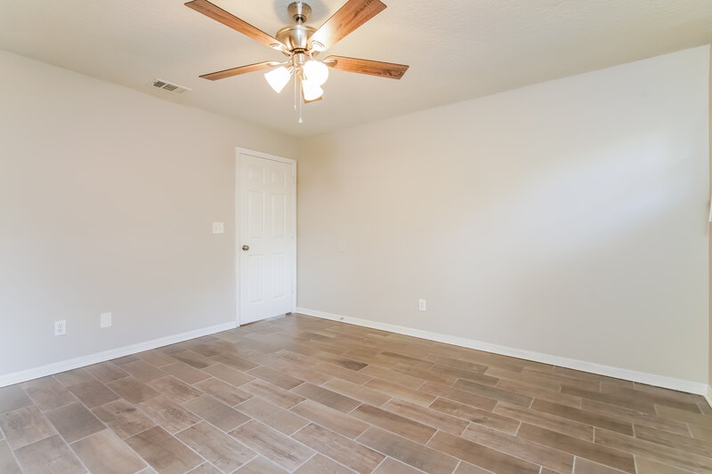 1,710/Mo, 206 Howard Ct Mascotte, FL 34753 Main Bedroom View 3