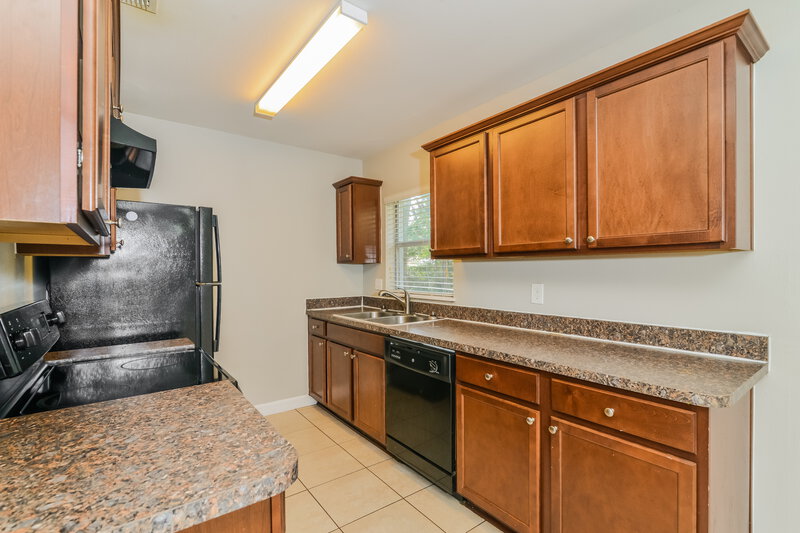 1,915/Mo, 132 Alder Ave Altamonte Springs, FL 32714 Kitchen View 2