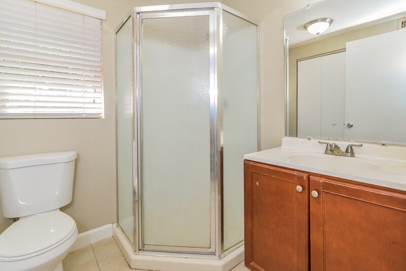 1,915/Mo, 132 Alder Ave Altamonte Springs, FL 32714 Main Bathroom View