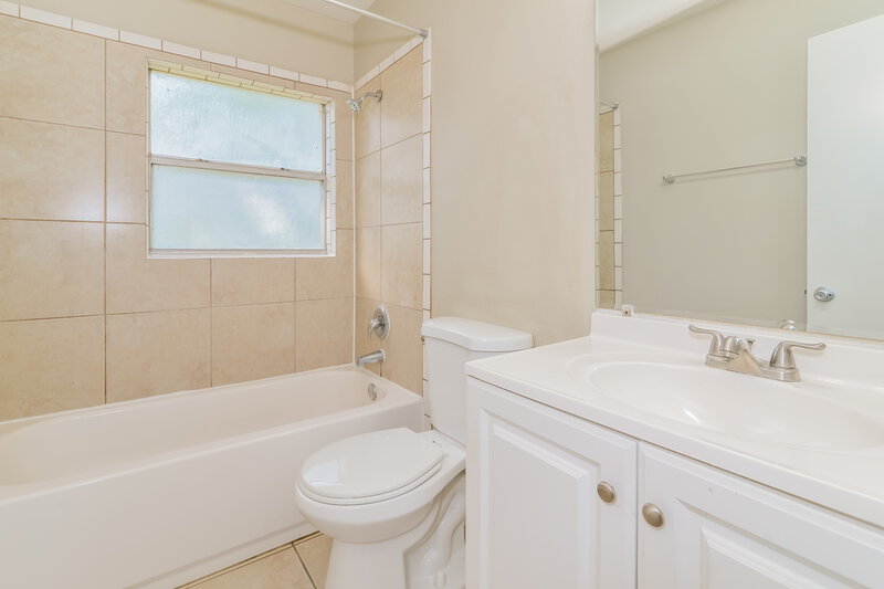 1,915/Mo, 132 Alder Ave Altamonte Springs, FL 32714 Bathroom View