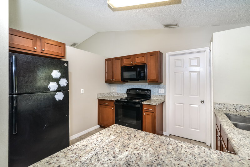 1,695/Mo, 1075 W New York Ave Orange City, FL 32763 Kitchen View 2