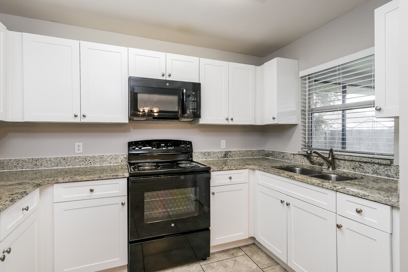 1,635/Mo, 340 Cortez Ct Kissimmee, FL 34758 Kitchen View 2