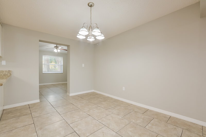 1,730/Mo, 6 S Lake Fox Rd Winter Haven, FL 33884 Dining Room View