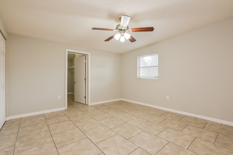 1,730/Mo, 6 S Lake Fox Rd Winter Haven, FL 33884 Main Bedroom View