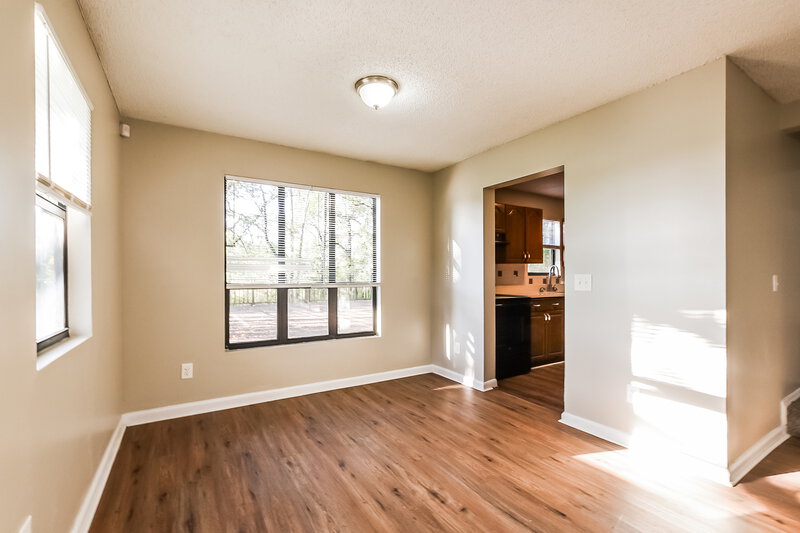 1,900/Mo, 4314 Pine Hill Cir Orlando, FL 32808 Living Room View 2