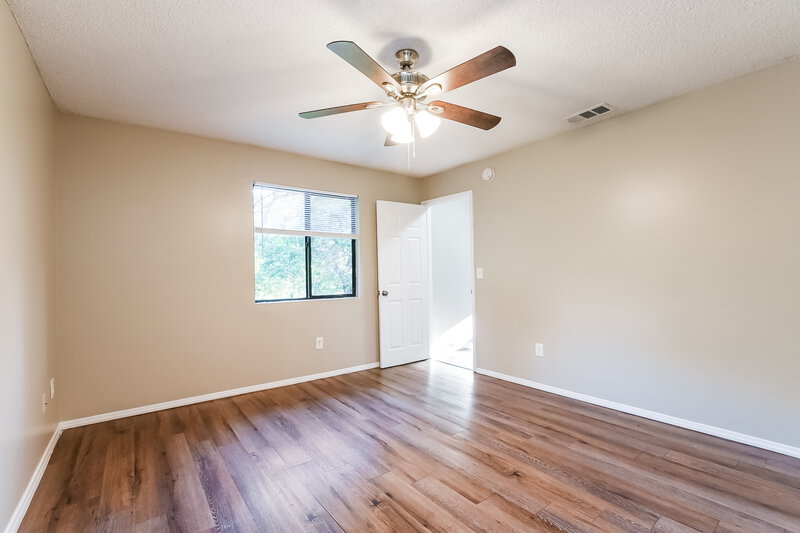 1,900/Mo, 4314 Pine Hill Cir Orlando, FL 32808 Main Bedroom View 2