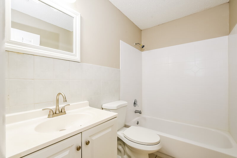1,900/Mo, 4314 Pine Hill Cir Orlando, FL 32808 Bathroom View