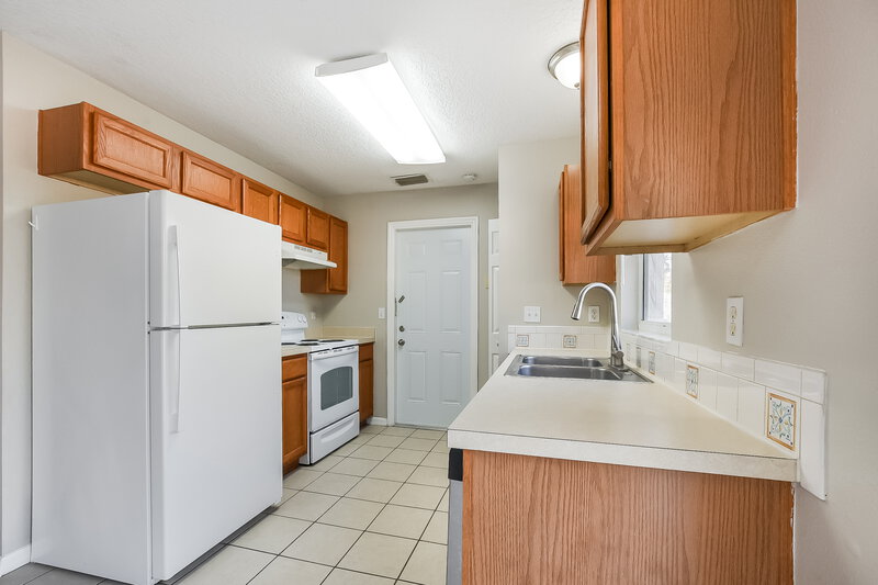 1,845/Mo, 5 Bay Ridge Loop Mascotte, FL 34753 Kitchen View