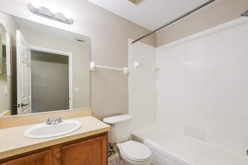 1,845/Mo, 5 Bay Ridge Loop Mascotte, FL 34753 Bathroom View