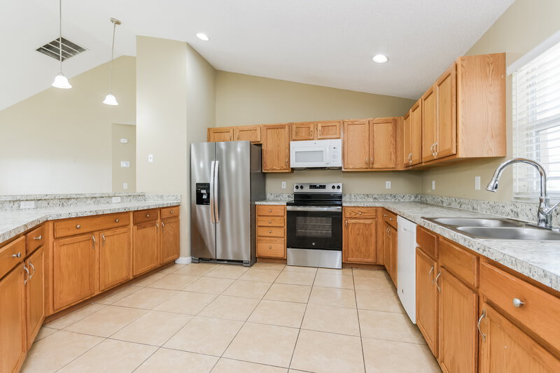 1,705/Mo, 1120 Roan Ct Kissimmee, FL 34759 Kitchen View 2