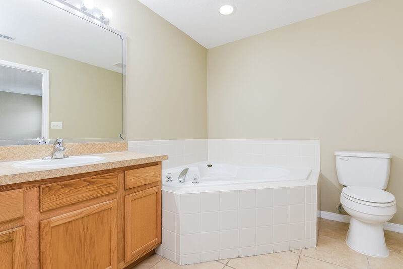 1,705/Mo, 1120 Roan Ct Kissimmee, FL 34759 Main Bathroom View