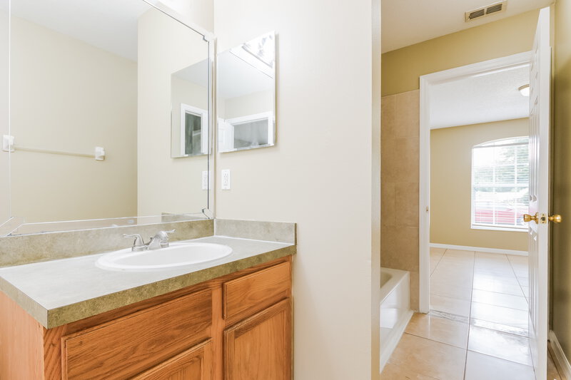 1,705/Mo, 1120 Roan Ct Kissimmee, FL 34759 Bathroom View