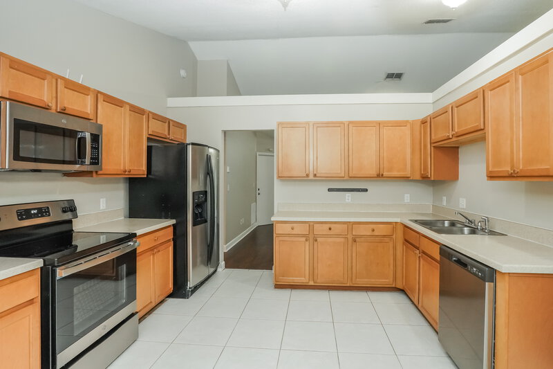 1,840/Mo, 2651 Waterview Dr Eustis, FL 32726 Kitchen View