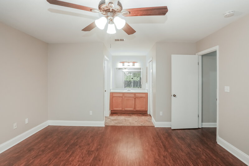 1,840/Mo, 2651 Waterview Dr Eustis, FL 32726 Main Bedroom View 2