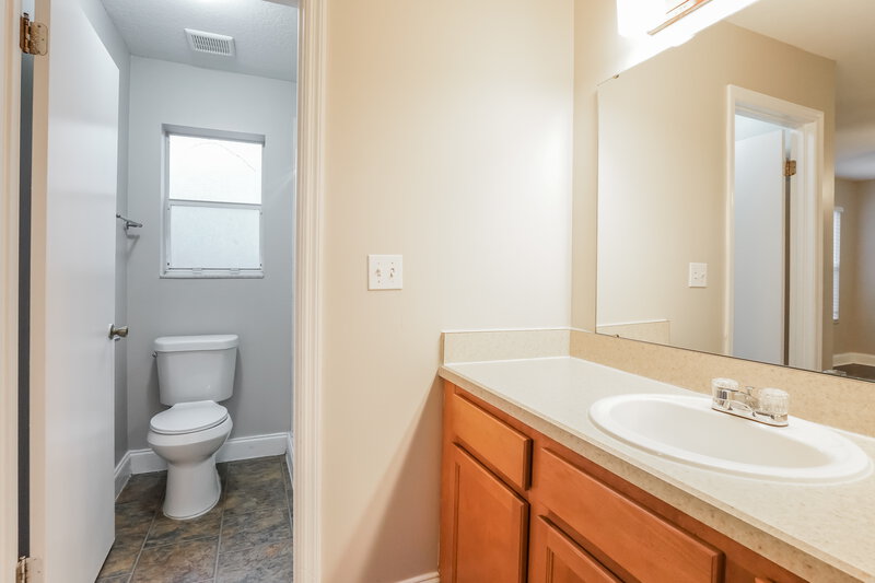 1,840/Mo, 2651 Waterview Dr Eustis, FL 32726 Main Bathroom View