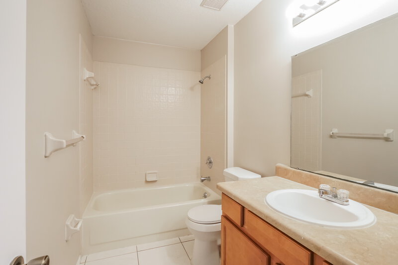 1,840/Mo, 2651 Waterview Dr Eustis, FL 32726 Bathroom View