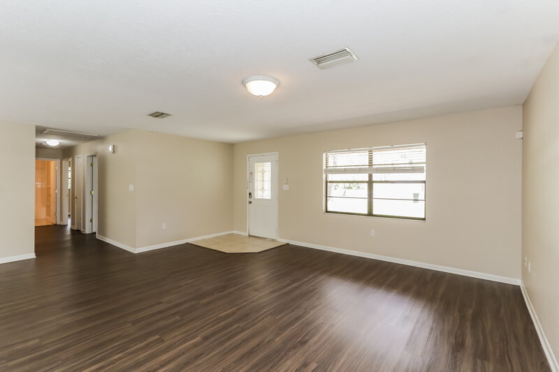 1,765/Mo, 3701 Red Oak Ct Lake Wales, FL 33898 Living Room View 3