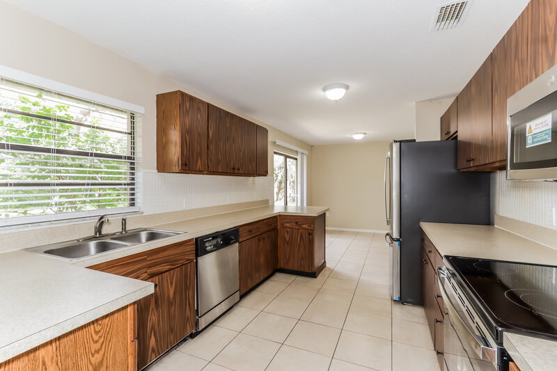 1,765/Mo, 3701 Red Oak Ct Lake Wales, FL 33898 Kitchen View 2
