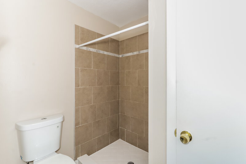 1,765/Mo, 3701 Red Oak Ct Lake Wales, FL 33898 Main Bathroom View