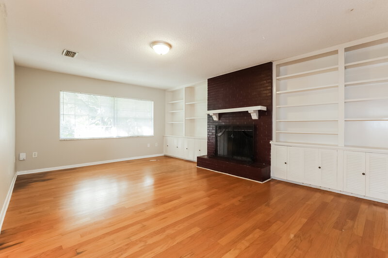 1,835/Mo, 1127 Circle Dr Lake Wales, FL 33853 Living Room View