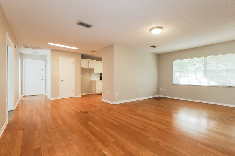 1,835/Mo, 1127 Circle Dr Lake Wales, FL 33853 Living Room View 2
