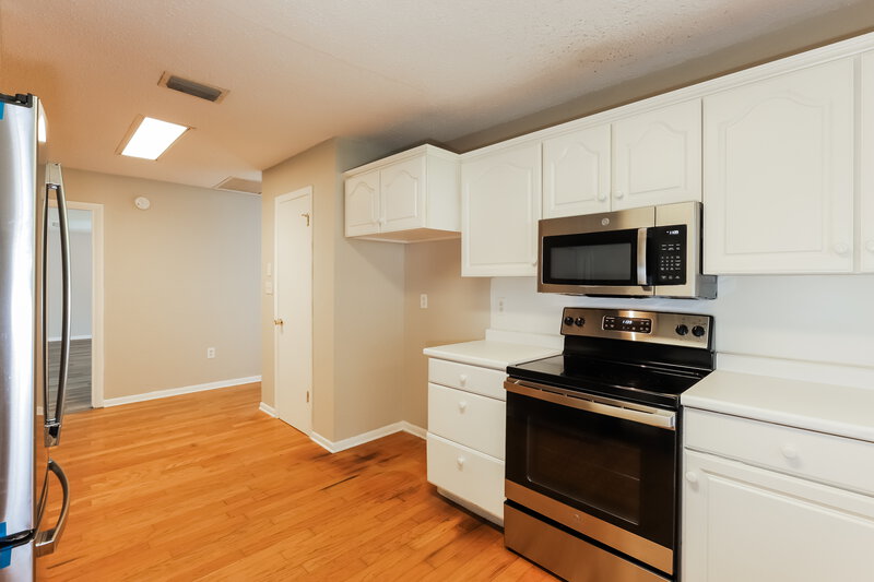 1,835/Mo, 1127 Circle Dr Lake Wales, FL 33853 Kitchen View 3