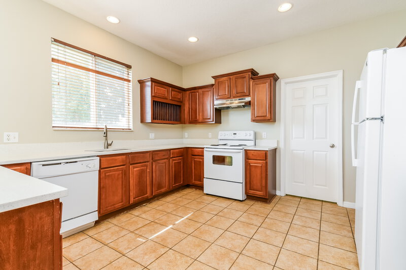 2,380/Mo, 1007 N Platte Way Poinciana, FL 34759 Kitchen View