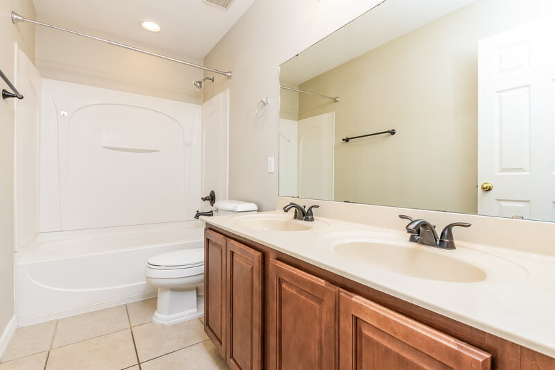2,380/Mo, 1007 N Platte Way Poinciana, FL 34759 Bathroom View