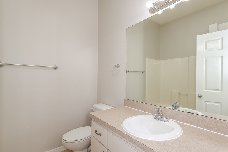 1,855/Mo, 504 N 7th St Haines City, FL 33844 Bathroom View