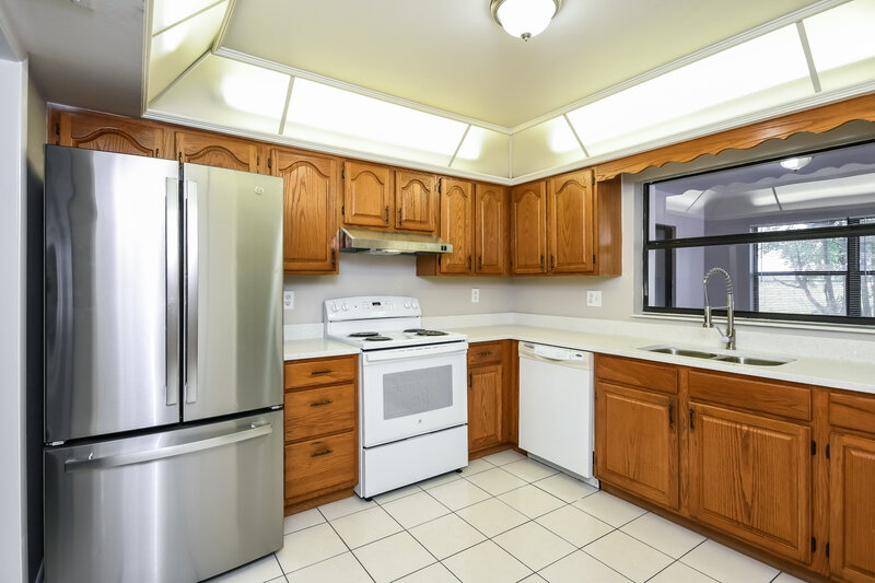 2,010/Mo, 104 Lk Daisy Terr Winter Haven, FL 33884 Kitchen View