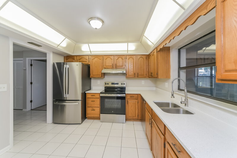1,705/Mo, 104 Lk Daisy Terr Winter Haven, FL 33884 Kitchen View