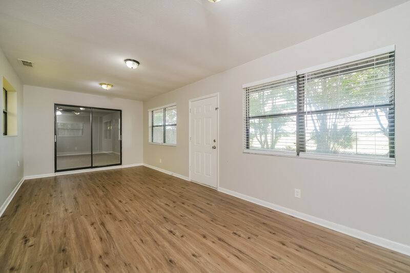 1,705/Mo, 104 Lk Daisy Terr Winter Haven, FL 33884 Family Room View