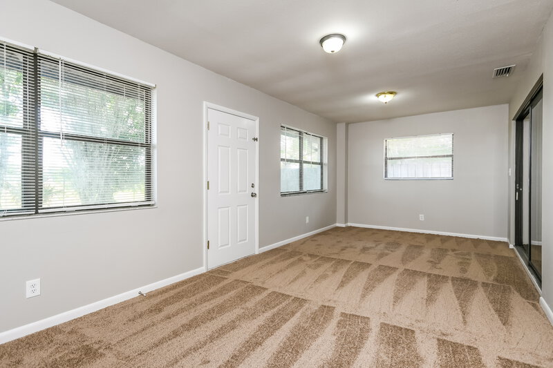 2,010/Mo, 104 Lk Daisy Terr Winter Haven, FL 33884 Sun Room View