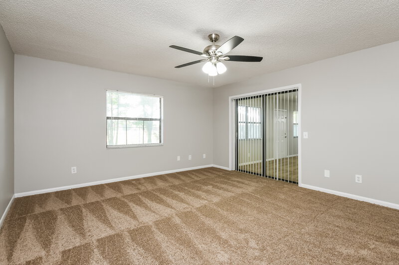 2,010/Mo, 104 Lk Daisy Terr Winter Haven, FL 33884 Main Bedroom View
