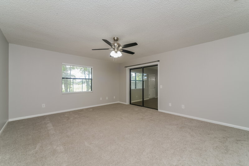 1,705/Mo, 104 Lk Daisy Terr Winter Haven, FL 33884 Main Bedroom View