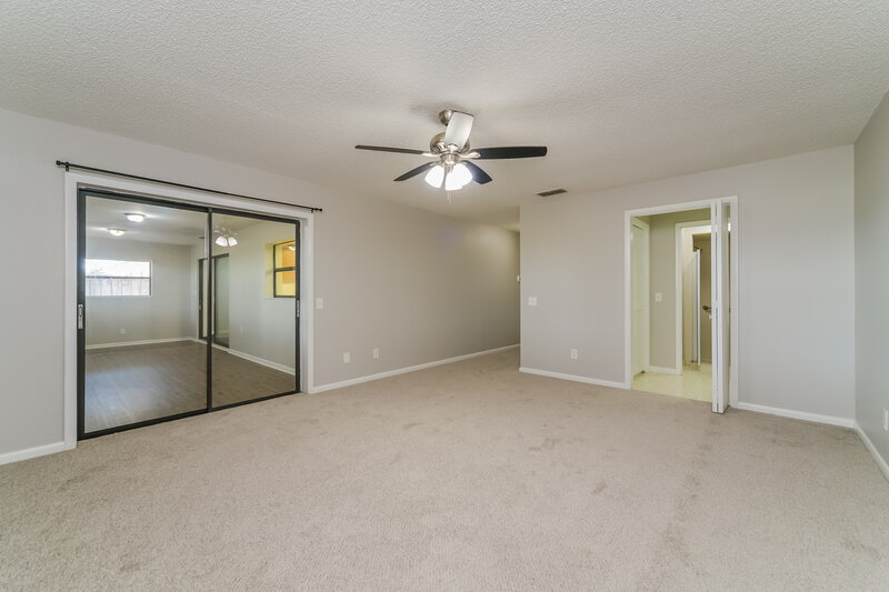 1,705/Mo, 104 Lk Daisy Terr Winter Haven, FL 33884 Main Bedroom View 2