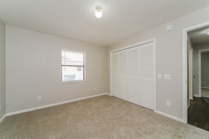 1,705/Mo, 104 Lk Daisy Terr Winter Haven, FL 33884 Bedroom View 2