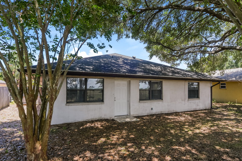 1,705/Mo, 104 Lk Daisy Terr Winter Haven, FL 33884 Rear View