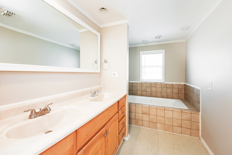1,720/Mo, 129 Lowell Road Winter Haven, FL 33884 Bathroom View