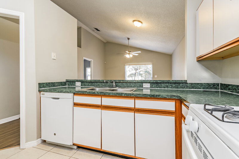 1,975/Mo, 1317 S Park Avenue Winter Garden, FL 34787 Kitchen View 2