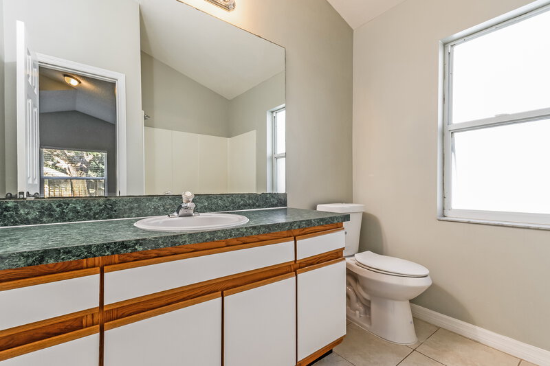 1,975/Mo, 1317 S Park Avenue Winter Garden, FL 34787 Main Bathroom View