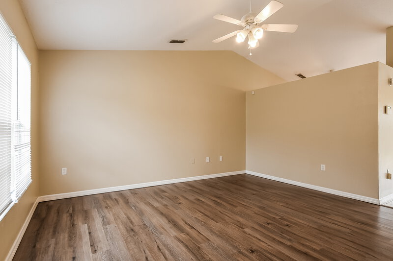 1,755/Mo, 1315 6th Avenue Deland, FL 32724 Living Room View 4